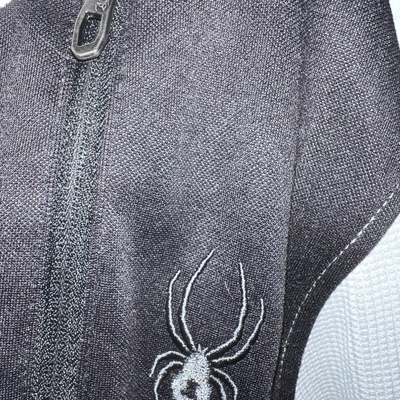 Spider base layer jacket, Size M, no callouts, outer and deep inside pockets - Picture 2 of 6
